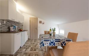 Foto da galeria de Beautiful Apartment In Vrsi With Kitchen em Vrsi