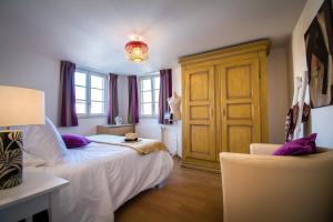 Postel nebo postele na pokoji v ubytování Le Hameau d'Eguisheim - Chambres d'hôtes & Gîtes
