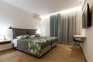 A bed or beds in a room at Sirocco Hotel