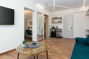 A kitchen or kitchenette at Sirocco Hotel