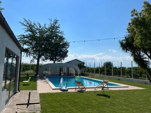 Bazén v ubytovaní Masseria Brica Rossa alebo v jeho blízkosti