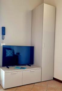 A television and/or entertainment centre at Dolce Blu Sirmione