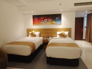 Postel nebo postele na pokoji v ubytování Hotel X Rajshahi