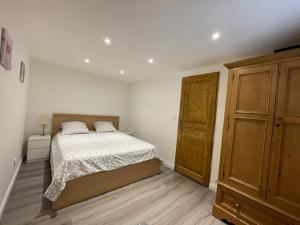 Katil atau katil-katil dalam bilik di Beautiful 4 bedroom country cottage sleeps 7