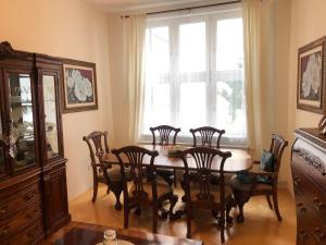 Dining area sa apartment