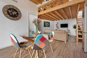 A television and/or entertainment centre at Casa Adayeim 2