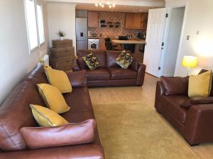 Posezení v ubytování Beautiful 3-Bed Apartment in Gourock