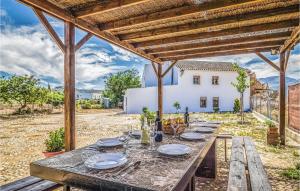 Vonkajšia záhrada v ubytovaní Cozy Home In Villanueva Del Rosario
