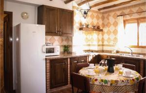Virtuvė arba virtuvėlė apgyvendinimo įstaigoje 6 Bedroom Nice Home In Villanueva Del Rosario