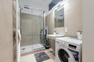 حمام في Trendy apt with - smart TV, coffee machine in Meidling
