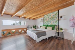 A bed or beds in a room at Casa Adayeim 2 Még 16 kép