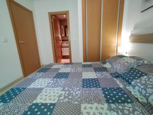 Postel nebo postele na pokoji v ubytování ACV - Playa Dorada-1ª Linea Planta 5 Norte