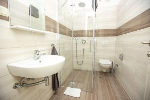 Kúpeľňa v ubytovaní Apartments Mosor + 37 fotografií