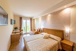 Postel nebo postele na pokoji v ubytování Hotel Pineta Campi