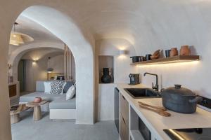 Gallery image of The Exotic Cave Suite in Oia