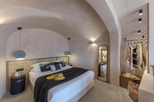 Voodi või voodid majutusasutuse The Exotic Cave Suite toas
