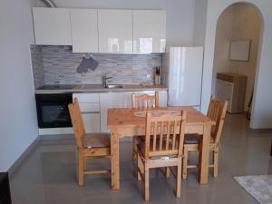 Kuchyň nebo kuchyňský kout v ubytování Apartments Aferdita