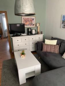 TV a/nebo společenská místnost v ubytování Zentral gelegene Remscheider Ferienwohnung