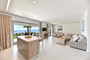 Posezení v ubytování "Babe" Beachfront Residence