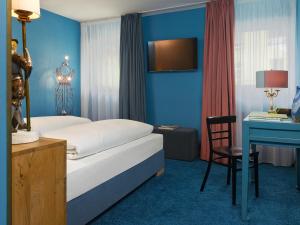 Postel nebo postele na pokoji v ubytování 25hours Hotel The Goldman