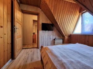 Giường trong phòng chung tại Ostoja pod Tatrami