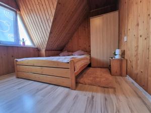 Giường trong phòng chung tại Ostoja pod Tatrami