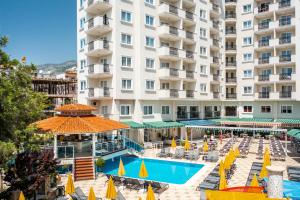 Bazén v ubytování Villa Sunflower Hotel - All Inclusive nebo v jeho okolí