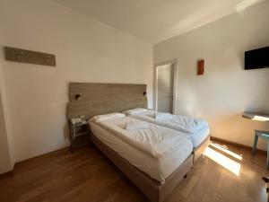 Postel nebo postele na pokoji v ubytování Hotel D'La Varda
