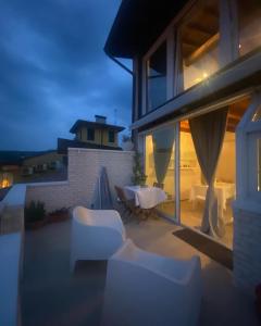 A balcony or terrace at La casa di Angelina