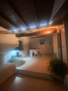 A television and/or entertainment centre at La casa di Angelina