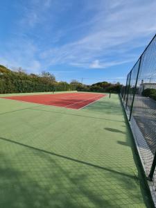 Tenis a/nebo squash v ubytování Appartamenti Mirante nebo okolí