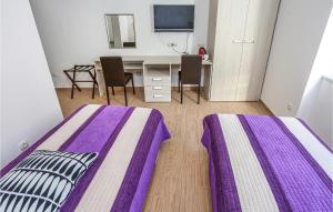 Posteľ alebo postele v izbe v ubytovaní 3 Bedroom Cozy Apartment In Split