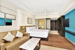 TV a/nebo společenská místnost v ubytování Radisson Resort Goa Baga