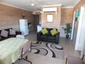 A seating area at Sunrise Units