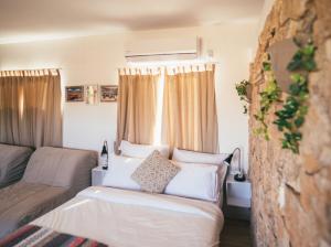 Postel nebo postele na pokoji v ubytování Alpaca Farm - חוות האלפקות