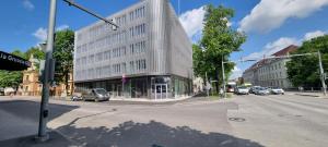 a tall building on a city street with cars on the road at Pepleri Studio 68 in Tartu