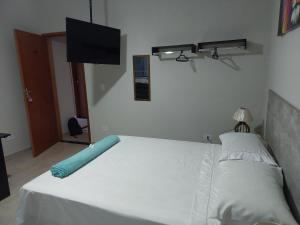 Postel nebo postele na pokoji v ubytování Kitnets bem localizada, próx ao autódromo!