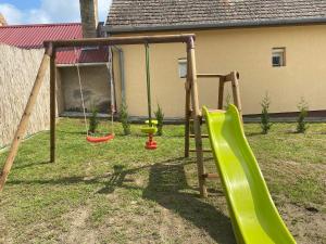 Herní místnost nebo prostor pro děti v ubytování Tina Apartman