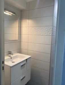 A bathroom at Superbe appartement Corte