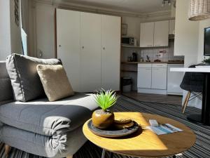 a living room with a couch and a table at Texelheerlijk 18 in De Koog
