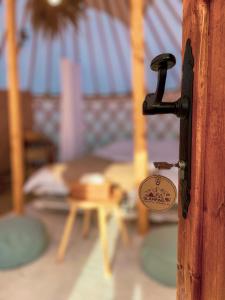 Galeriebild der Unterkunft Glamping Iurte Mongole Spiritul Zimbrului in Vama Buzăului + 115 Fotos