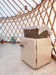 Galeriebild der Unterkunft Glamping Iurte Mongole Spiritul Zimbrului in Vama Buzăului