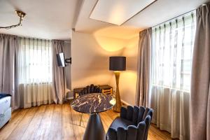 a living room with a table and chairs at Hotel Belvedere in Warnemünde