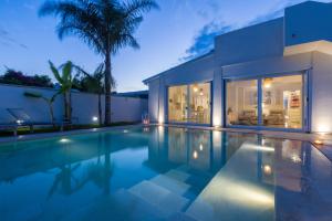 The swimming pool at or close to Valentinus
