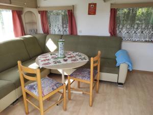 a living room with a table and a couch at Domki u Ewy in Wrzosowo