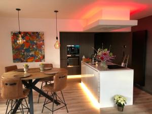 Fotografie z fotogalerie ubytování Luxueus nieuw zonnig hoekappartement SEAVIEW Heldenplein - ruime garagebox - 2 fietsen v destinaci Knokke-Heist