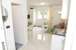 Kuchyň nebo kuchyňský kout v ubytování ONDINA apartments