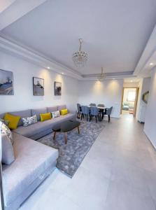 Posezení v ubytování appartement haut standing en résidence Cabo Huerto vue sur deux grand Piscine