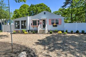 Gallery image of Adorable West Yarmouth Home about 2 Mi to Beach! in West Yarmouth