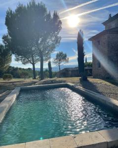 Bazén v ubytovaní Lodge - Le Clos Devançon alebo v jeho blízkosti